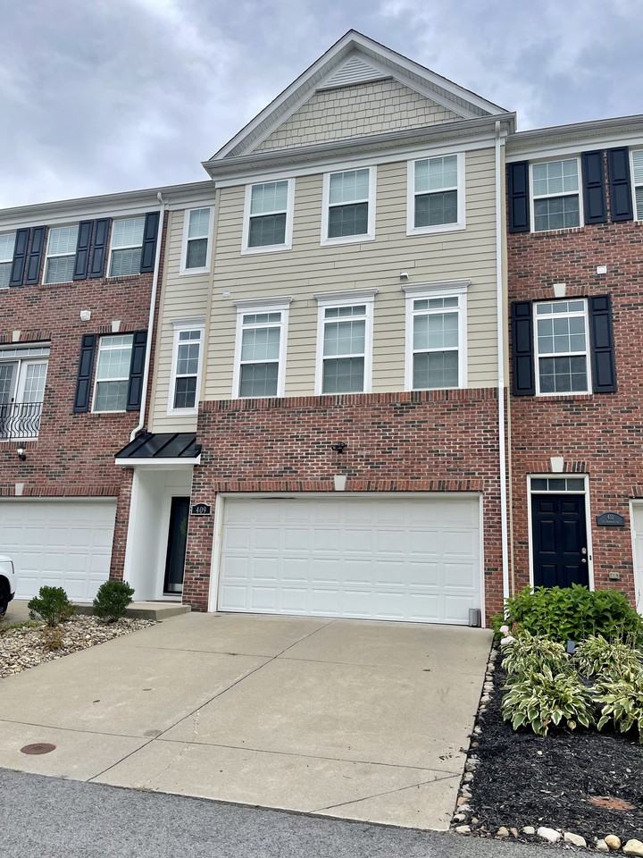 409 Saint Andrews Dr - Photo 2 of 33