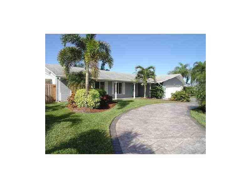 2501 SW 86th Ave - Photo 2 of 5