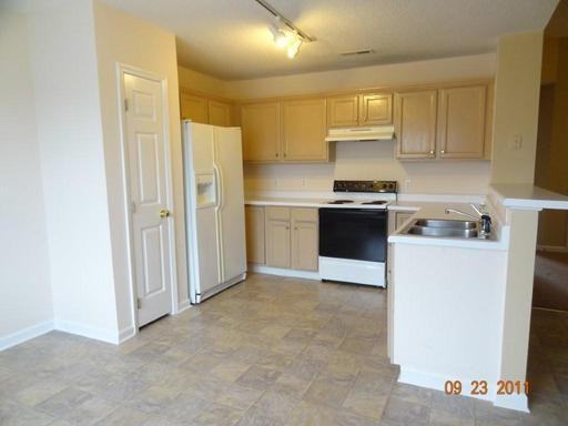 4326 Lakemoor Dr - Photo 3 of 17