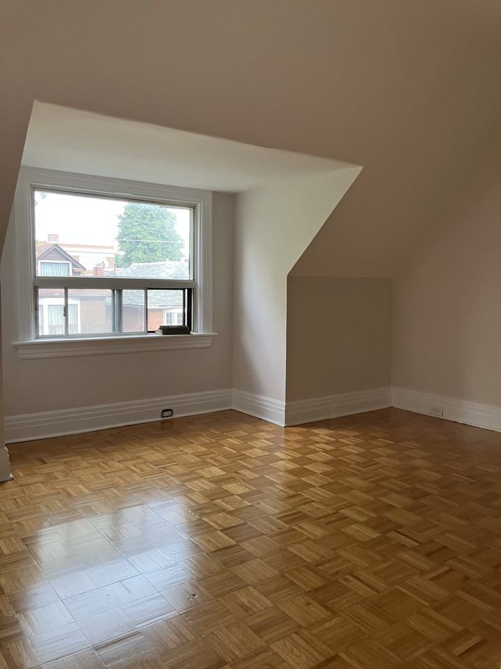 238 Saint Clarens Avenue - Photo 5 of 9