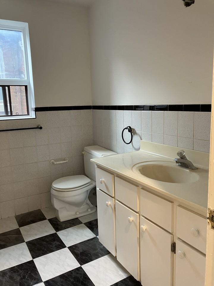 238 Saint Clarens Avenue - Photo 6 of 9