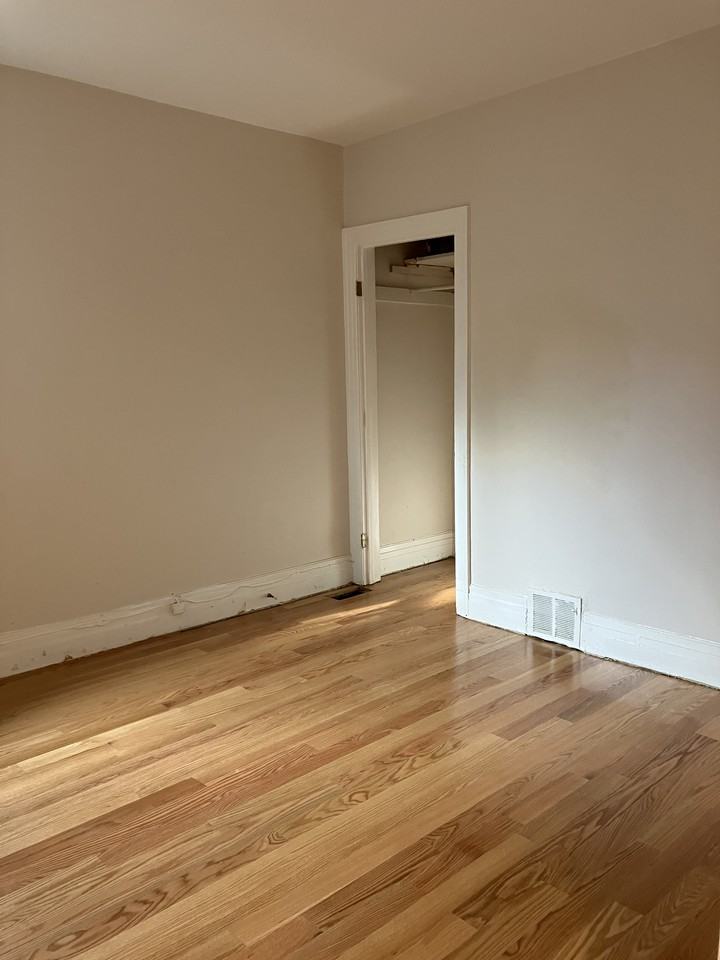 238 Saint Clarens Avenue - Photo 7 of 9