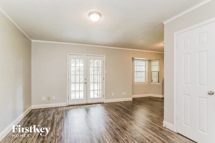 7501 Mockingbird Ln - Photo 3 of 15