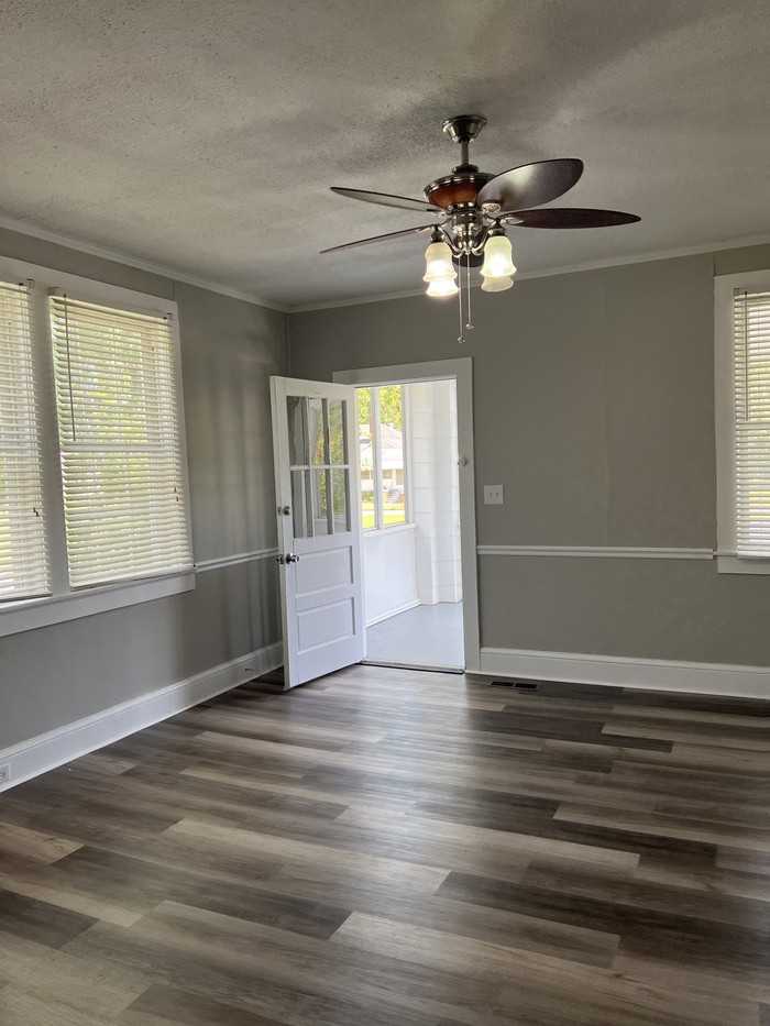 307 W Parkway - Photo 2 of 13