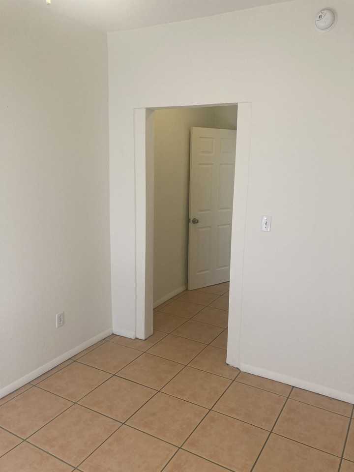 3043 N Park Ave #3043 - Photo 6 of 17