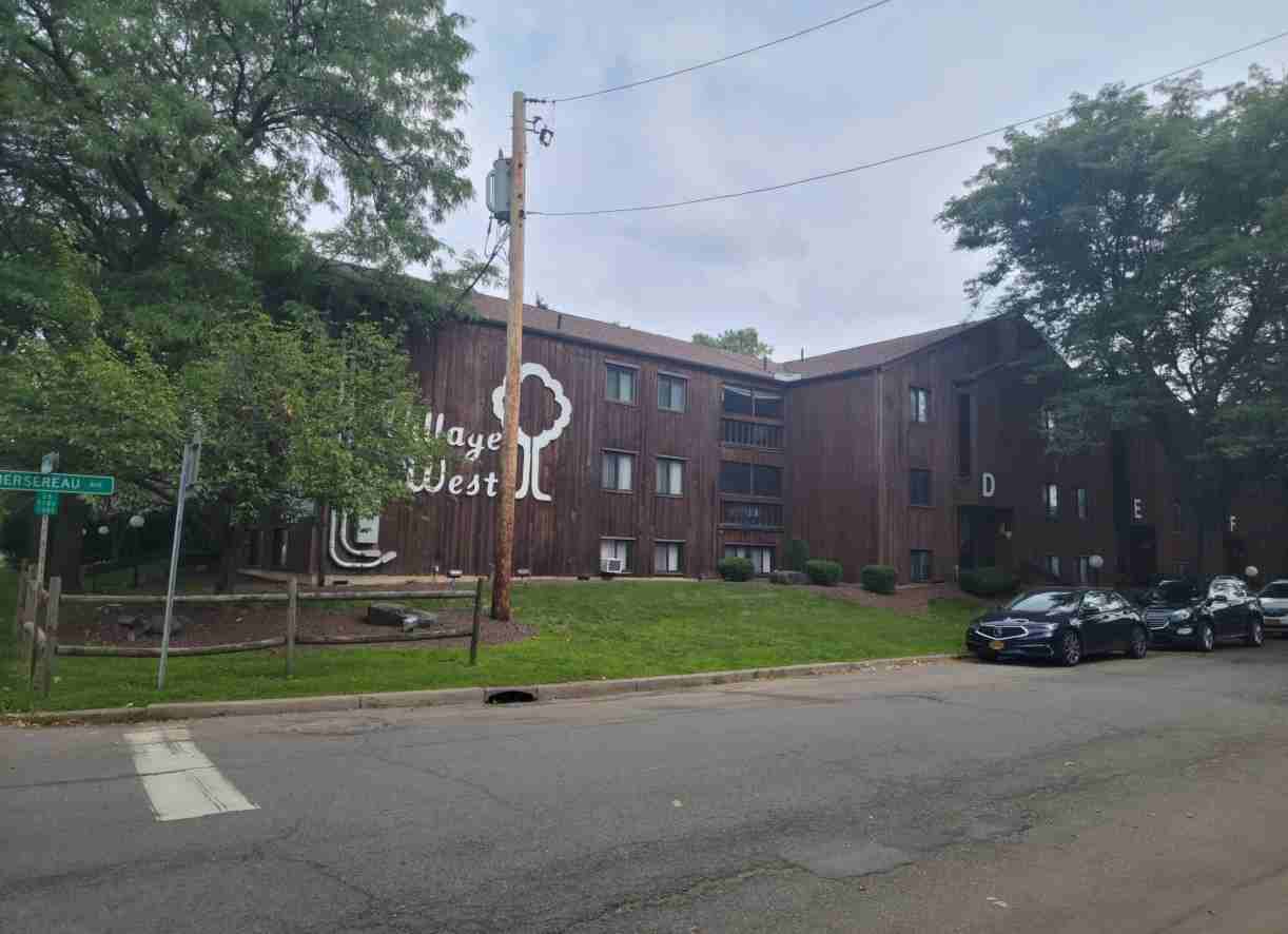 402 E Main St #G1 - Photo 6 of 14
