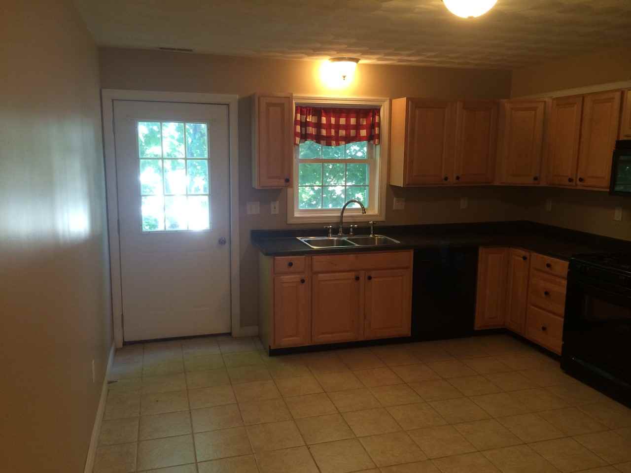 32 Erastus St - Photo 3 of 19