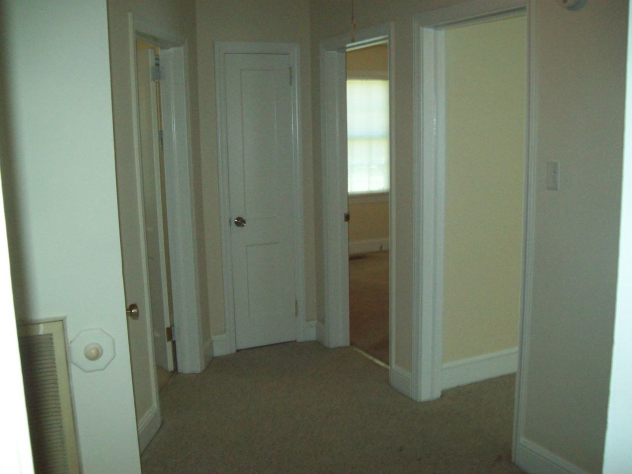 711 E 11th St - Photo 3 of 7