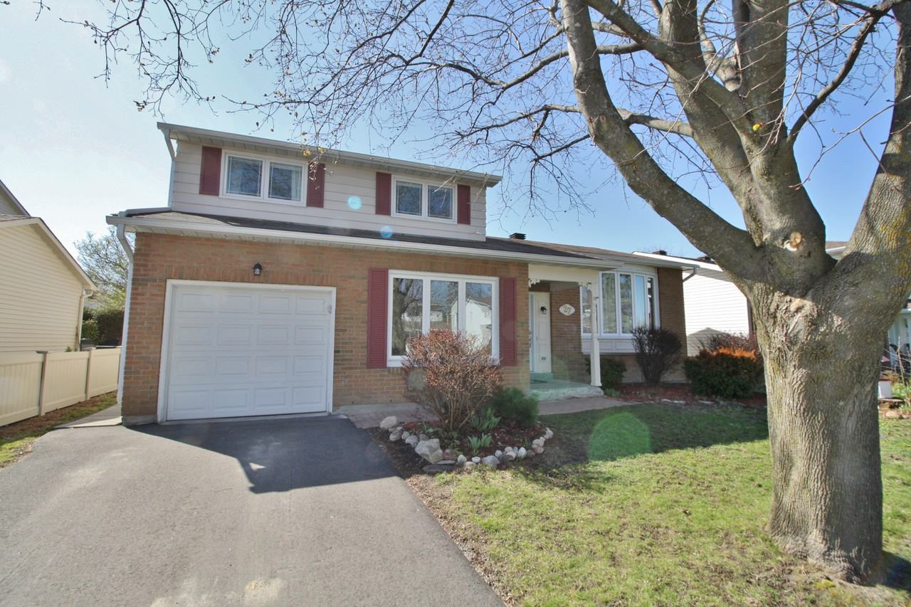 27 Woodview Cr Apartments in Blackburn Hamlet, Ottawa, ON K1B 3B1 Zumper