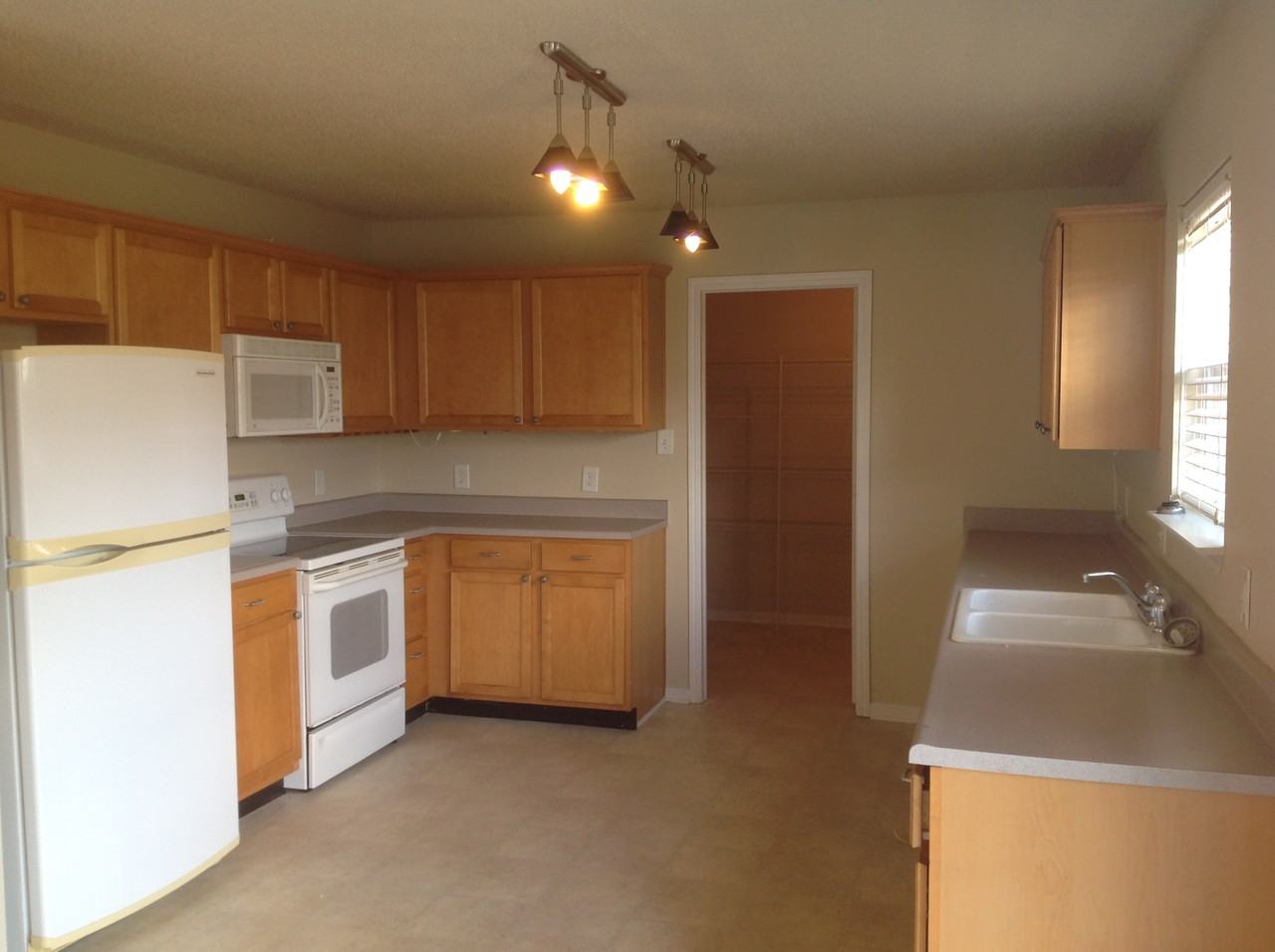 6643 Westland Dr - Photo 3 of 28