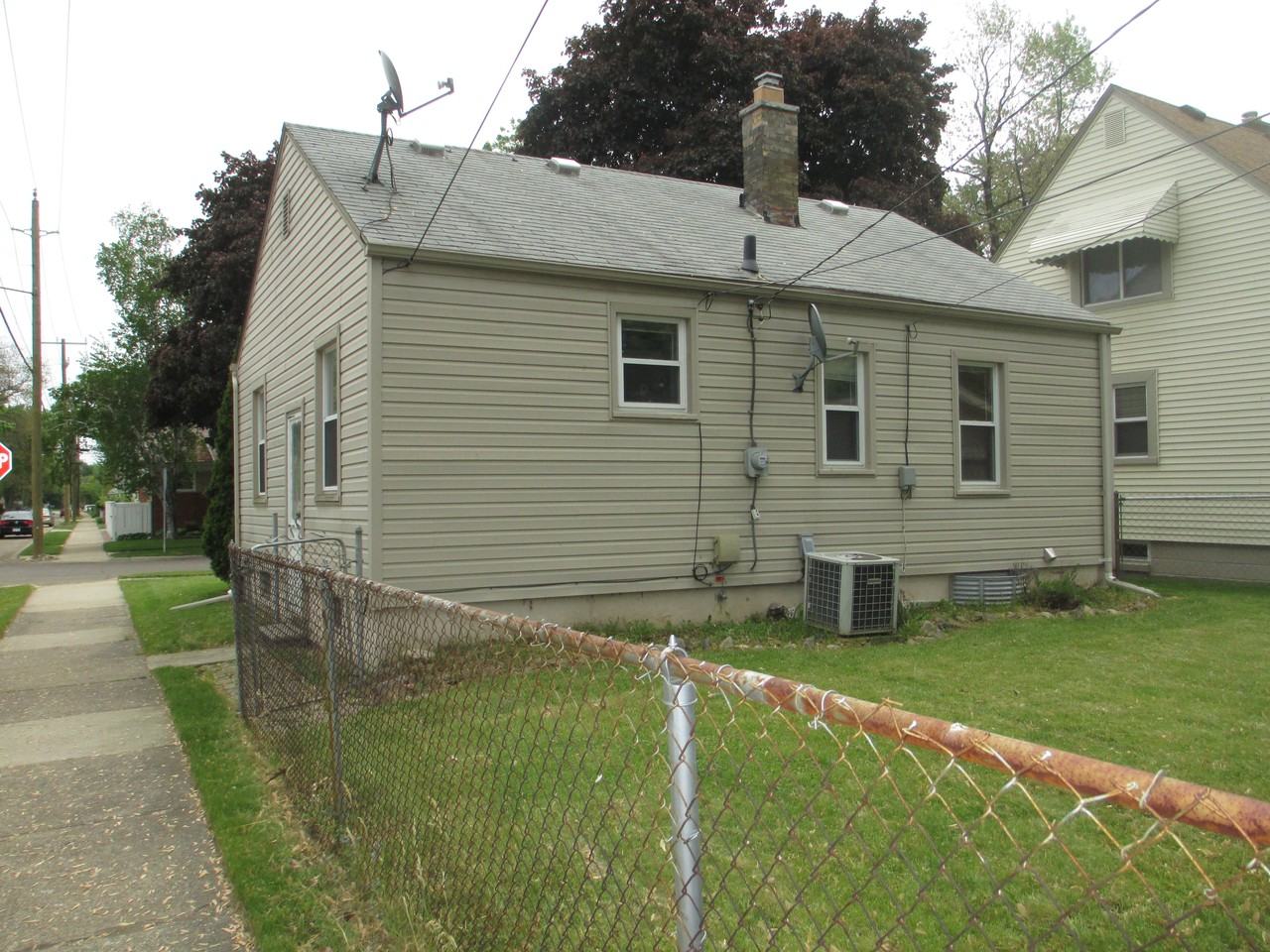 3300 Campbell St - Photo 2 of 13