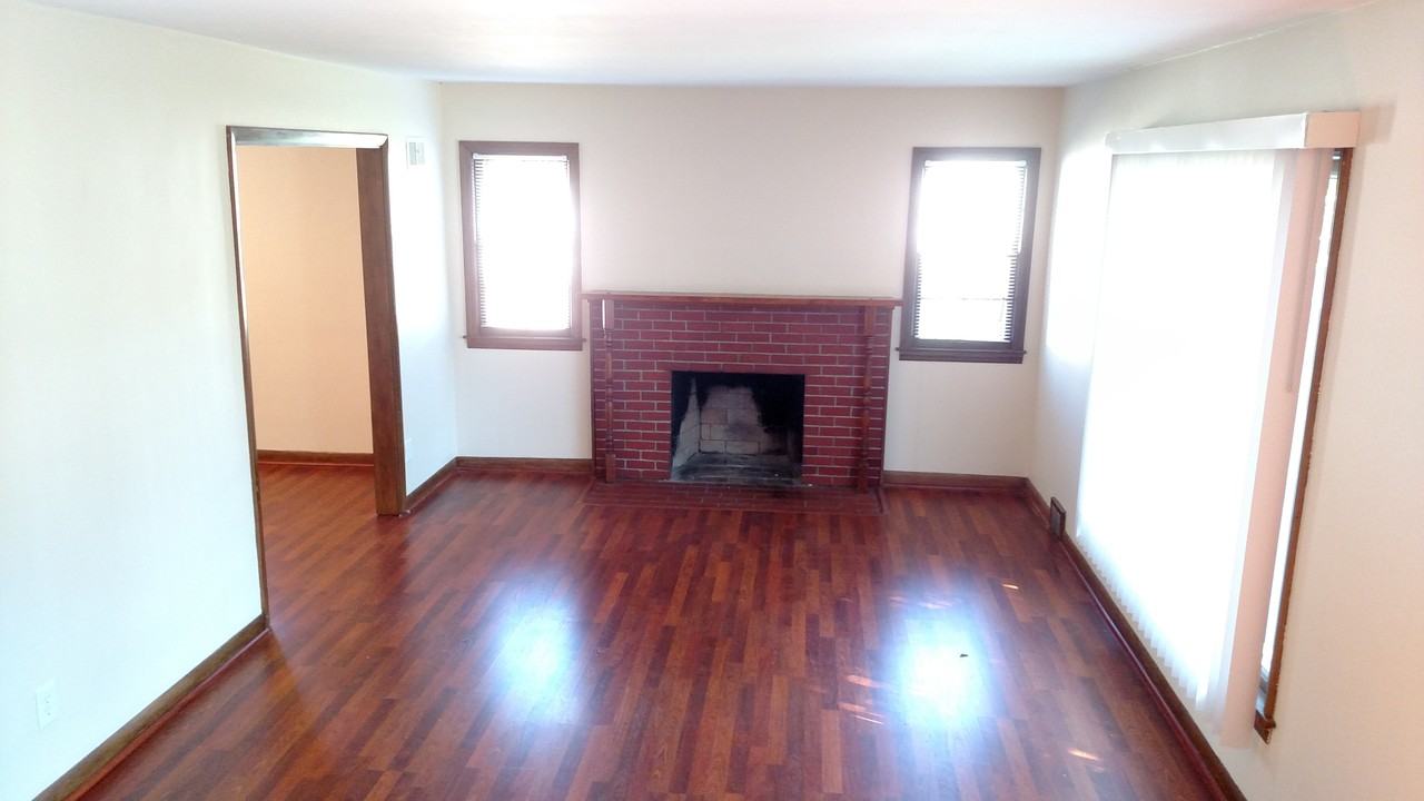 2975 S 40th St - Photo 2 of 11