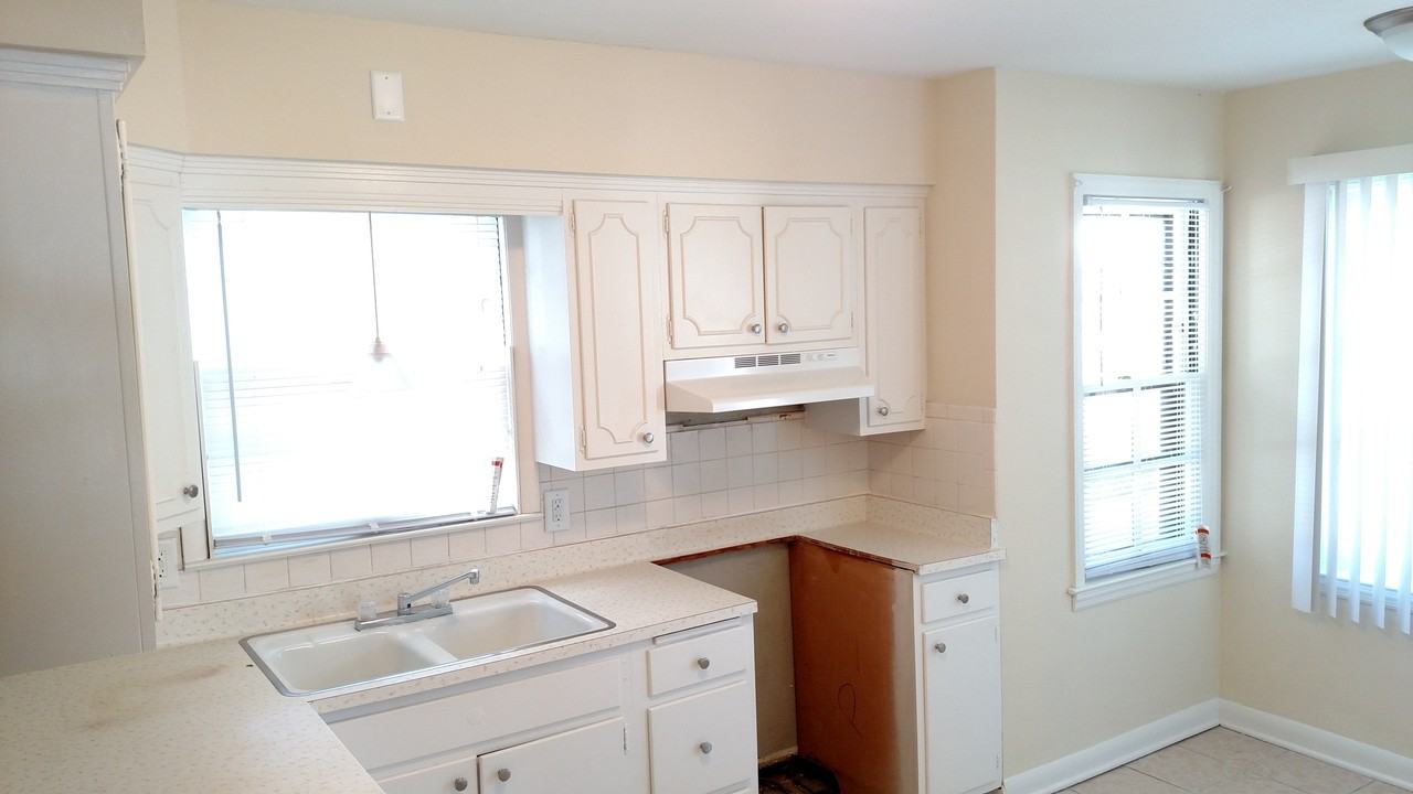 2975 S 40th St - Photo 3 of 11