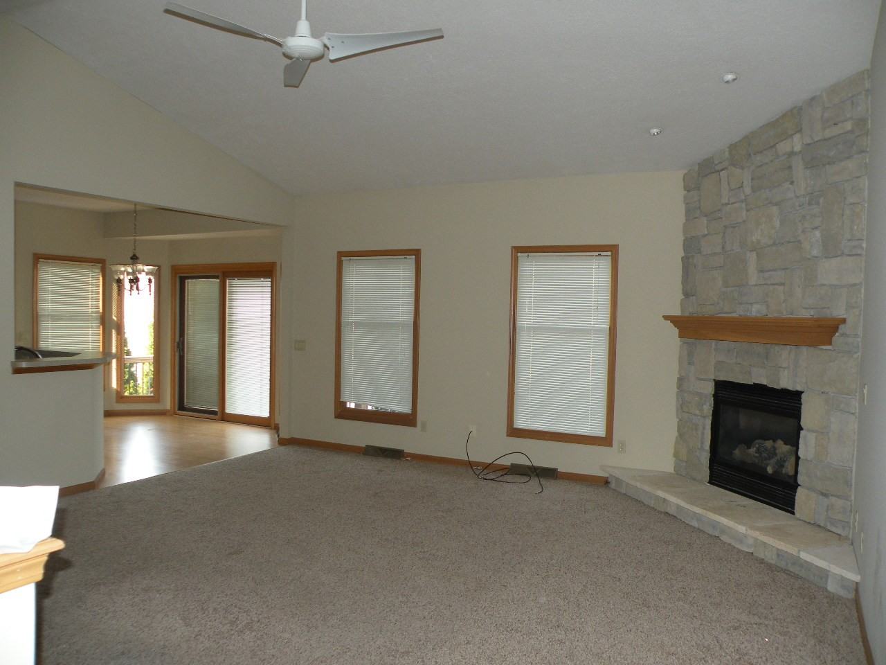 474 Starview Dr - Photo 3 of 37