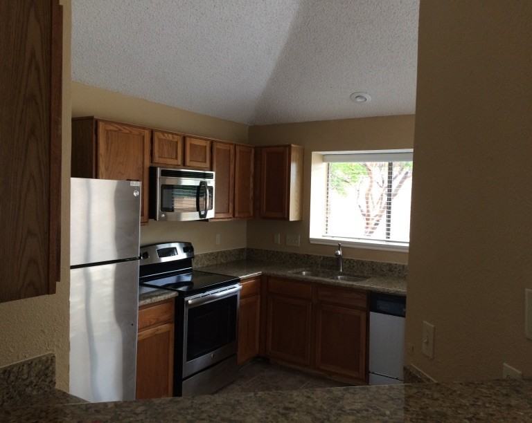 101 Caprock Dr - Photo 3 of 10