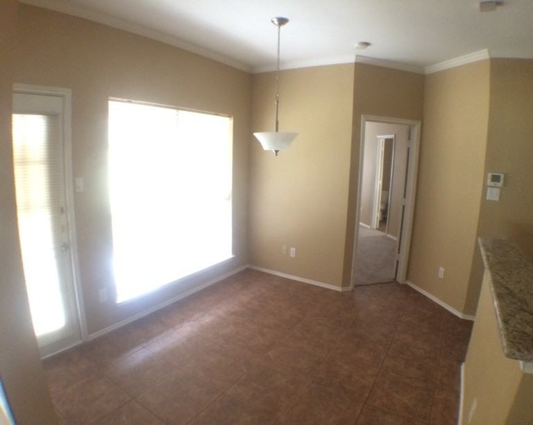 1237 Nancy Ln - Photo 3 of 10