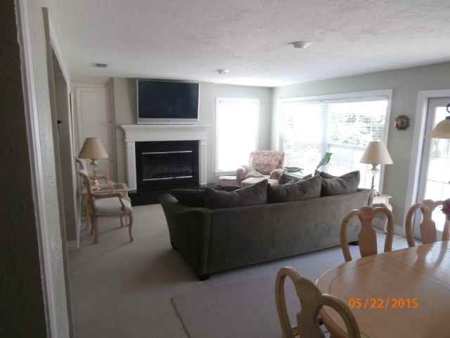 1126 41st Ave NE - Photo 3 of 12