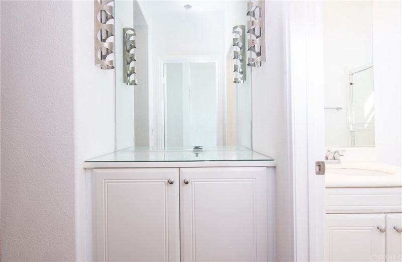 928 Lilac Ln - Photo 4 of 9