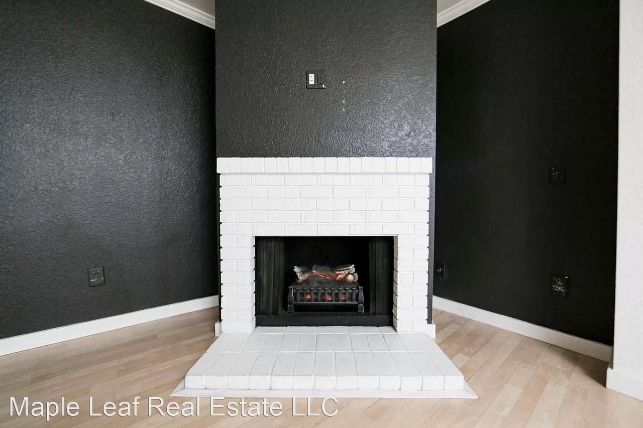 1526 Aurora Ave N #D - Photo 3 of 14