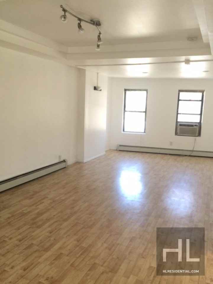 246 E 204th St #3 - Photo 2 of 4