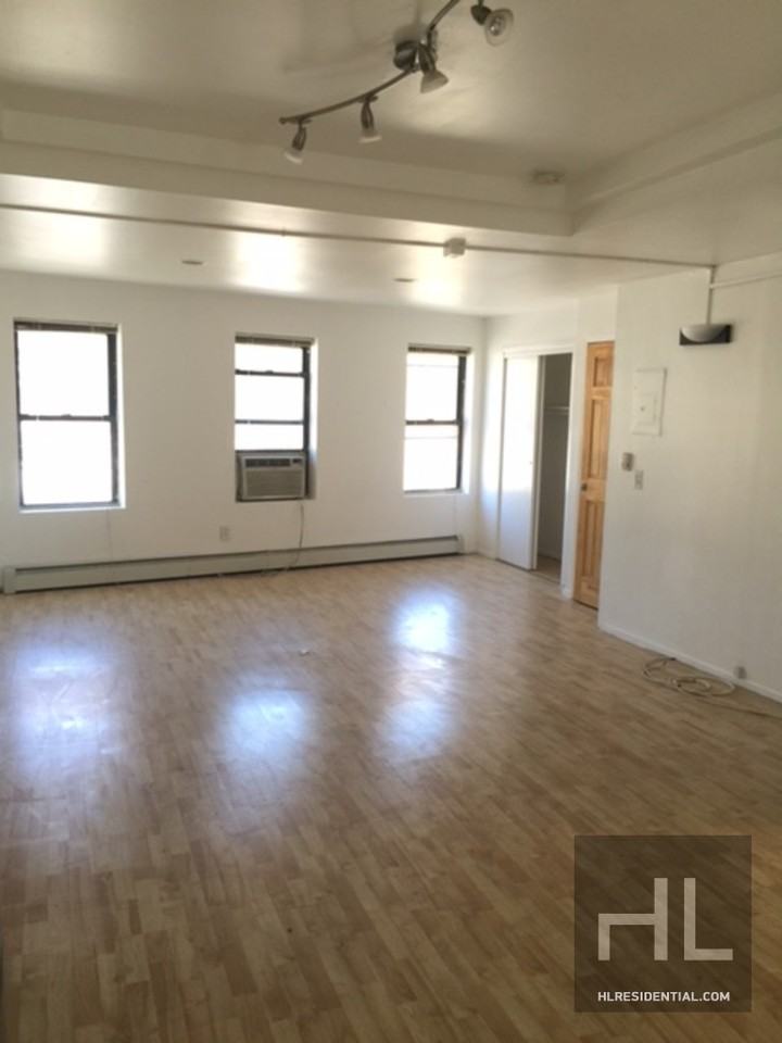 246 E 204th St #3 - Photo 3 of 4