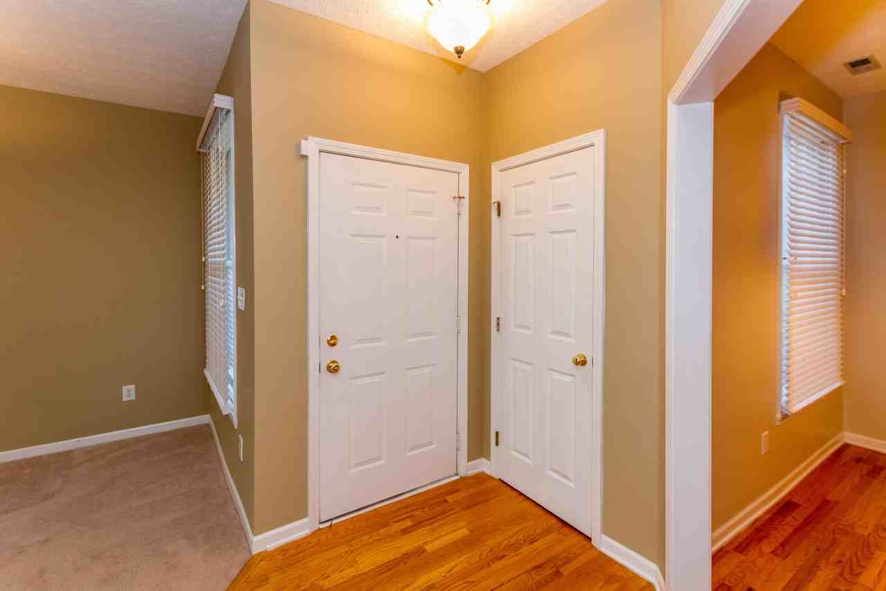 5757 Spruce Knoll Ct - Photo 3 of 21