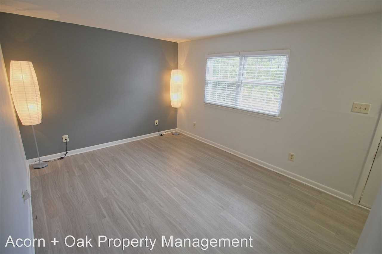 1620 Crest Rd - Photo 3 of 10