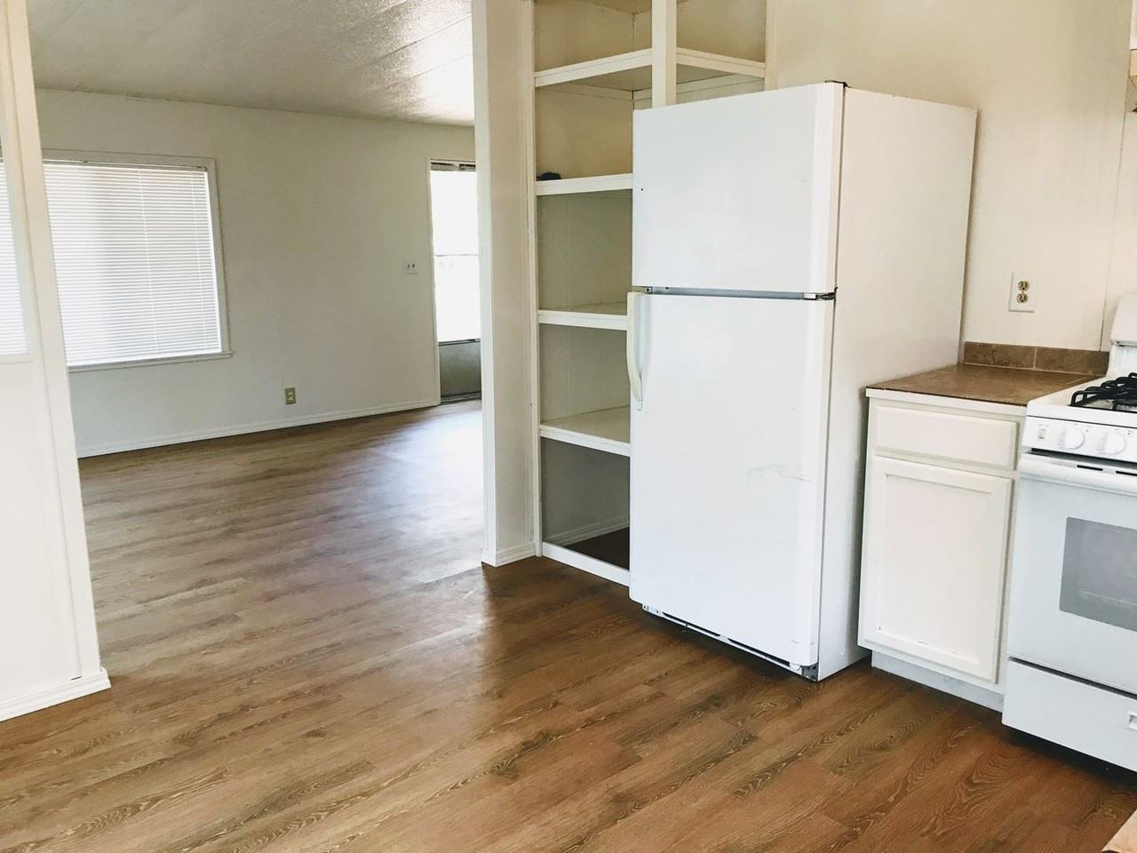 2097 Castle Ave - Photo 3 of 14