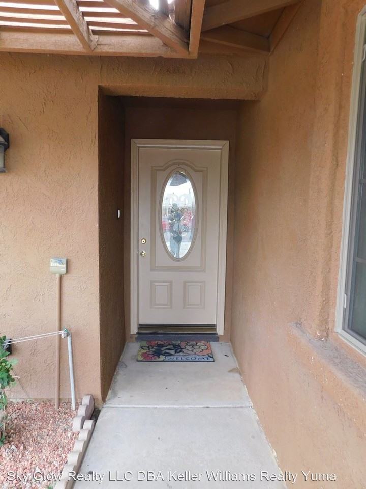 1753 W 27th St - Photo 2 of 24