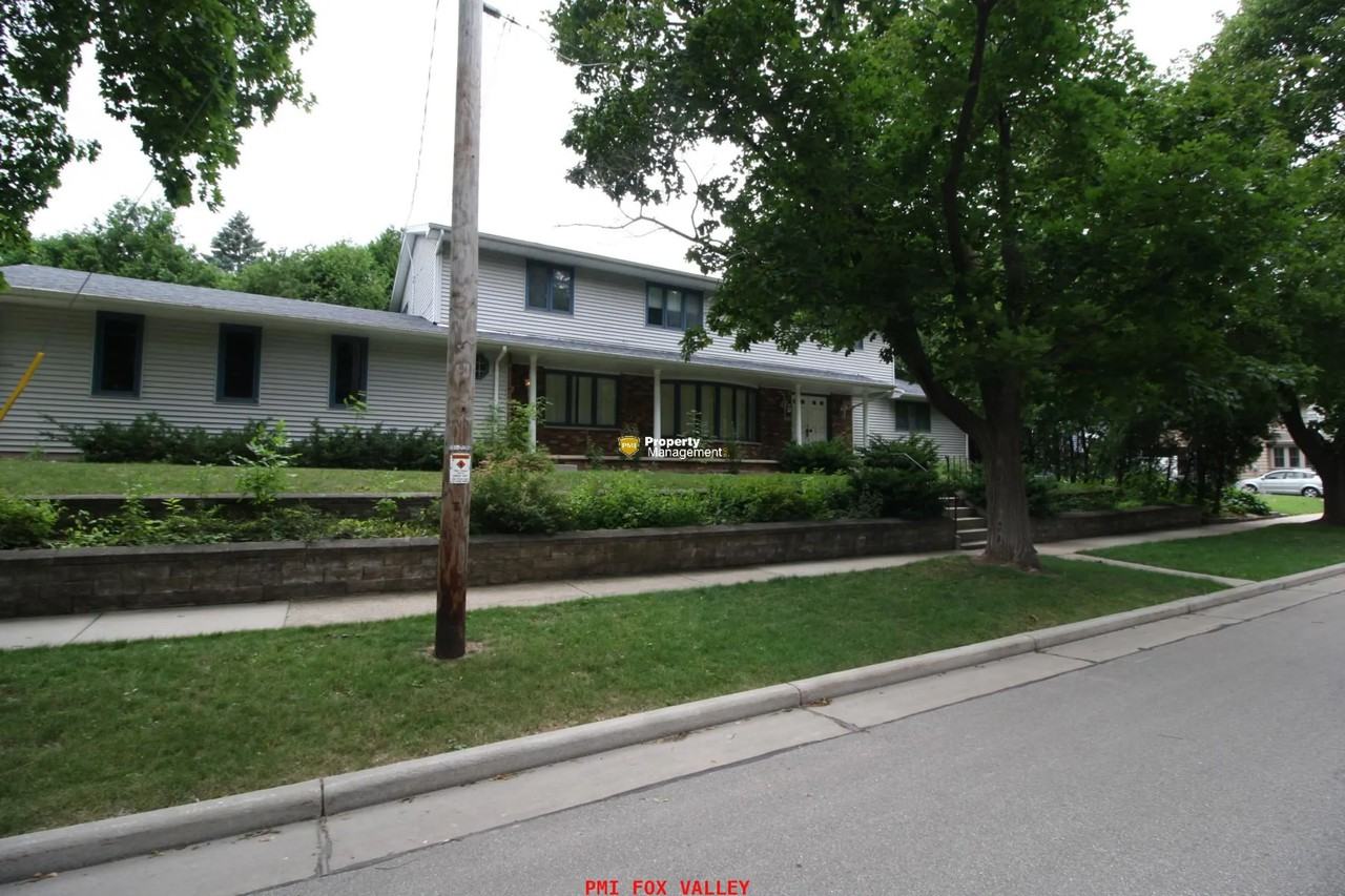 209 N Catherine St - Photo 3 of 27