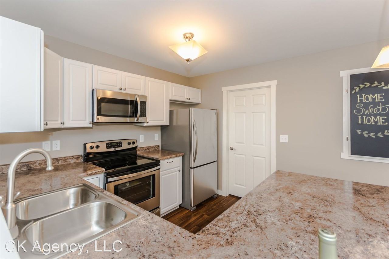 842 Thames Ct - Photo 2 of 24