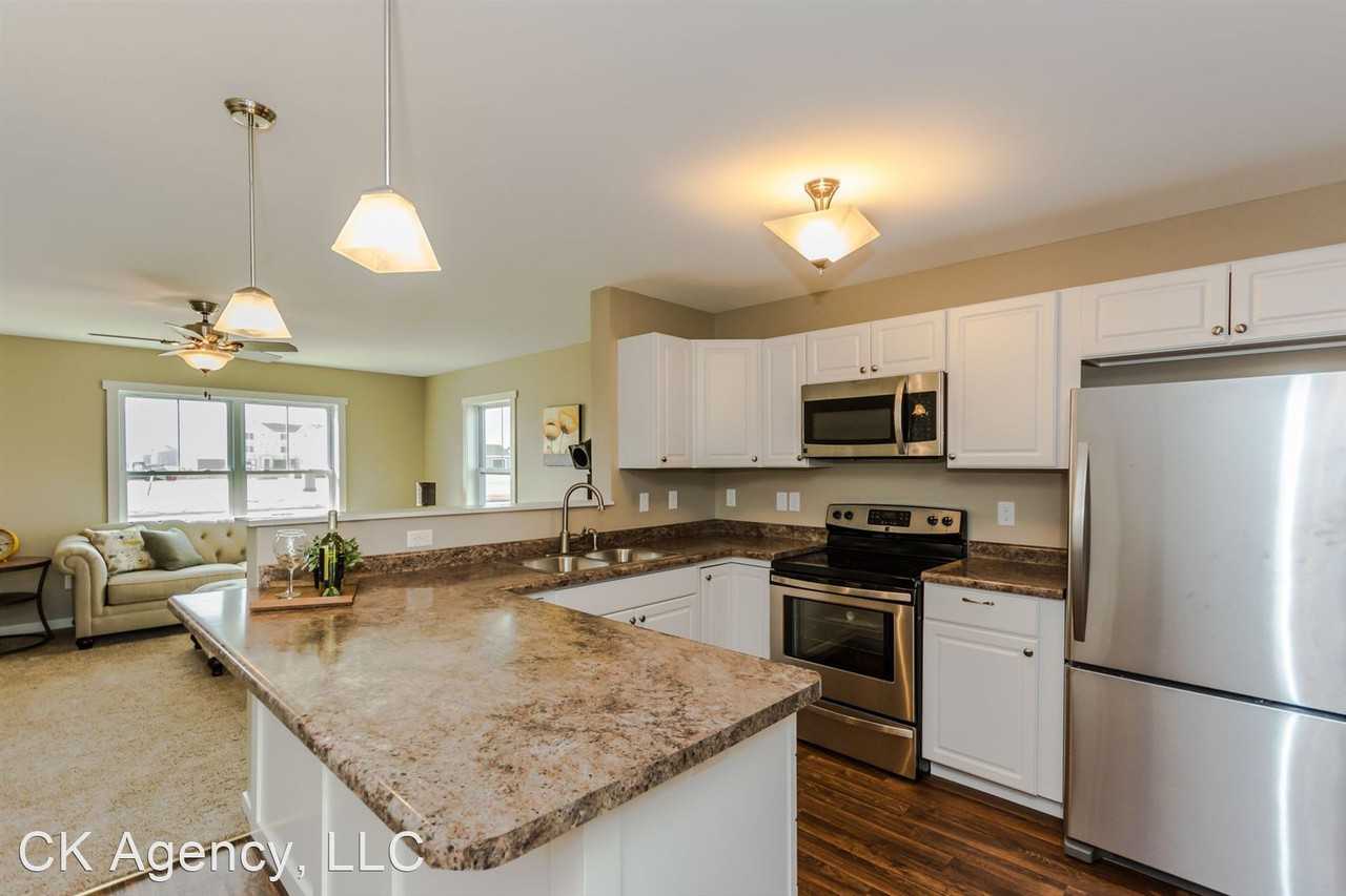 842 Thames Ct - Photo 3 of 24