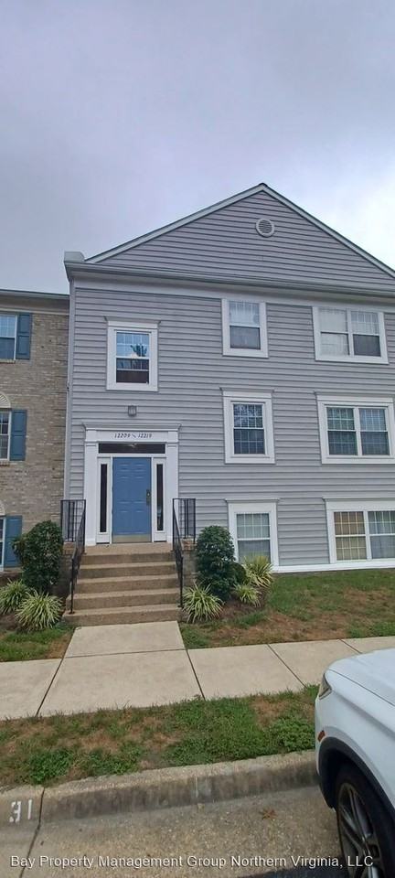 12219 Chaucer Ln - Photo 2 of 15