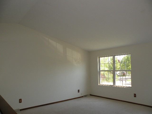 918 Westview Ct - Photo 2 of 23