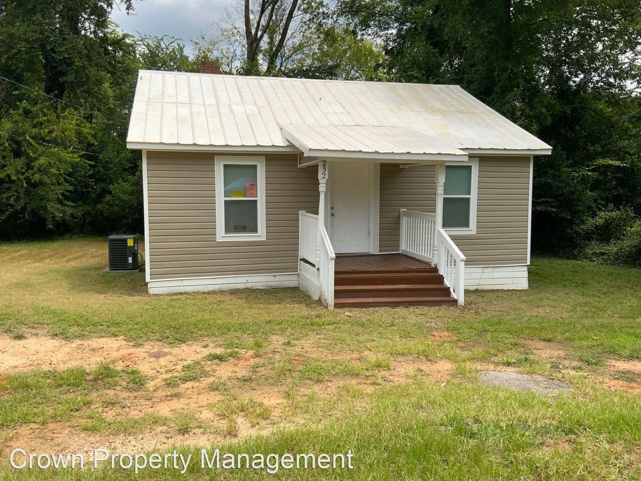 252 Maple St - Photo 2 of 16