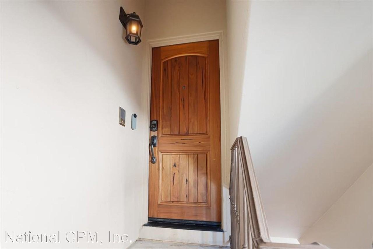 333 E St - Photo 3 of 25