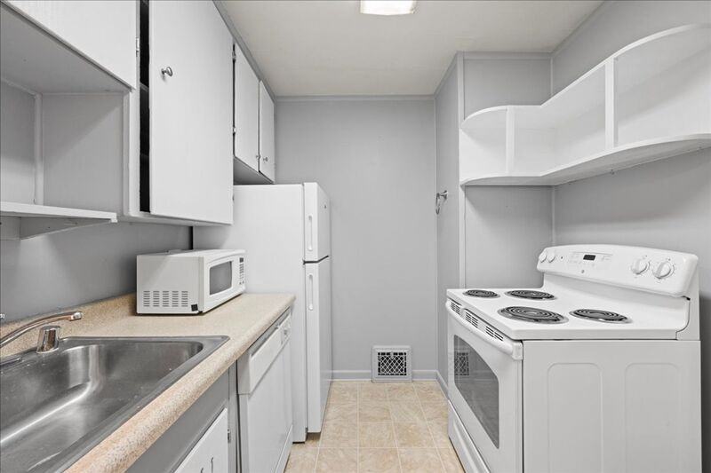 1405/1407 Marshall Ave. #1407 - Photo 7 of 16