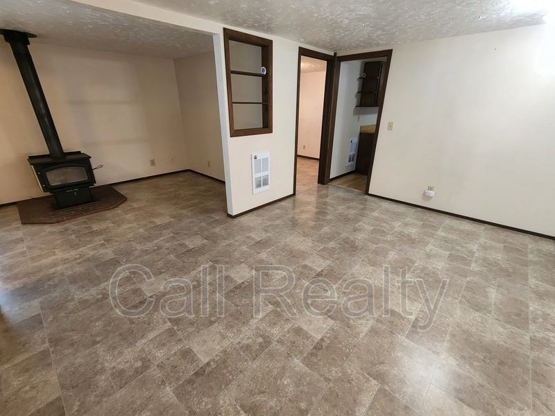 8809 E Liberty Ave - Photo 2 of 16