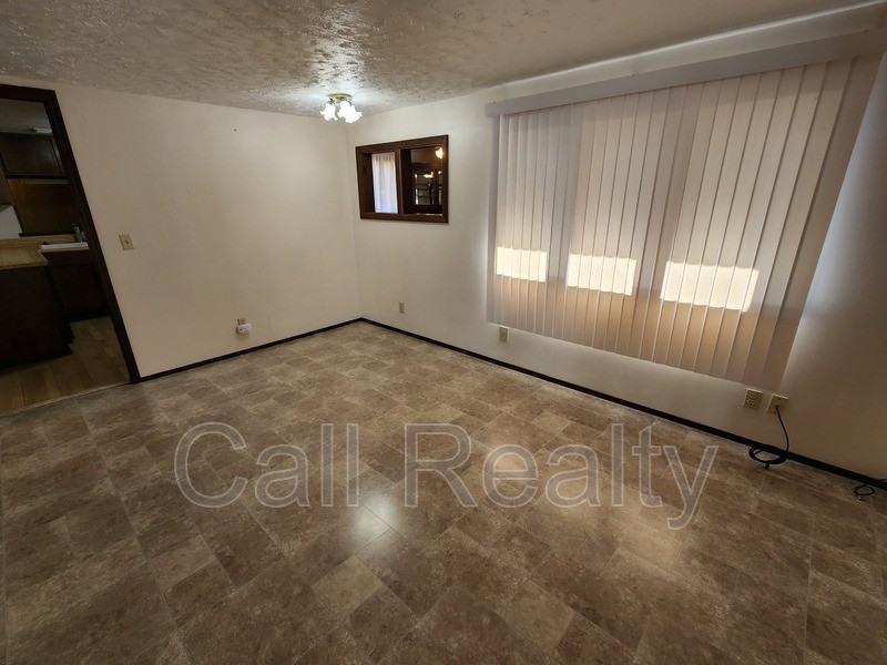 8809 E Liberty Ave - Photo 3 of 16