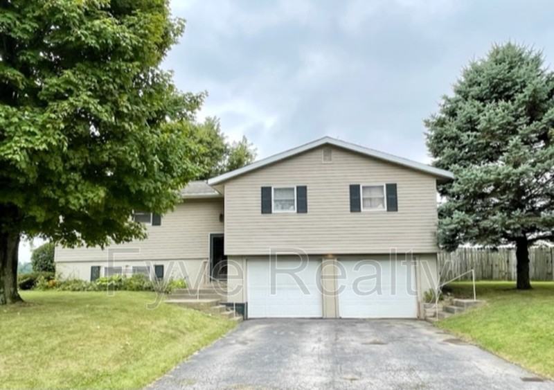 47 Darbyshire Dr - Photo 2 of 44