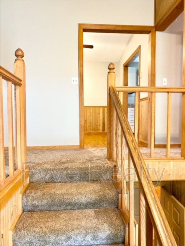 47 Darbyshire Dr - Photo 3 of 44