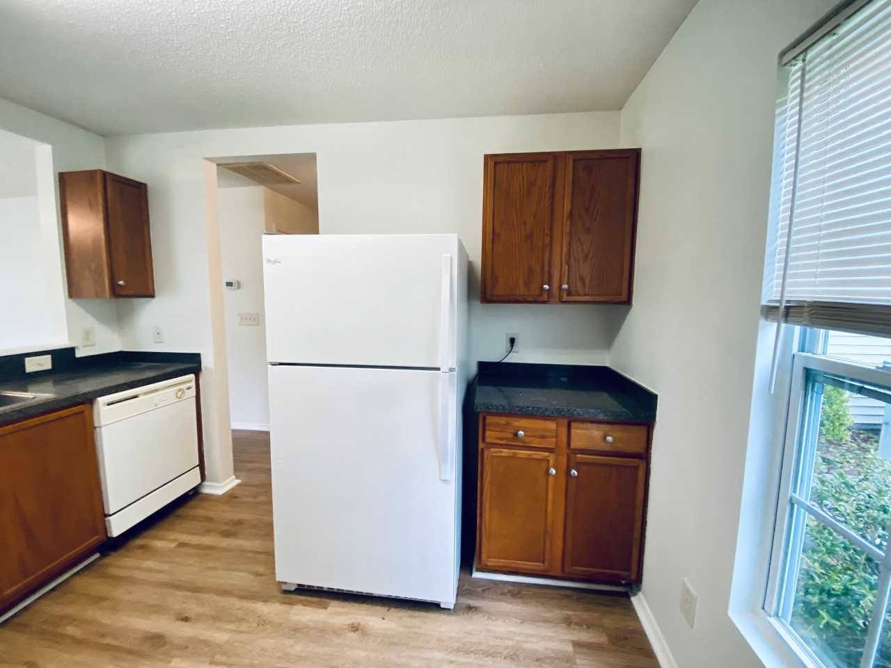 230 Bellegrove Dr - Photo 3 of 29