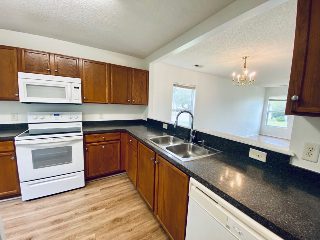 230 Bellegrove Dr - Photo 6 of 29