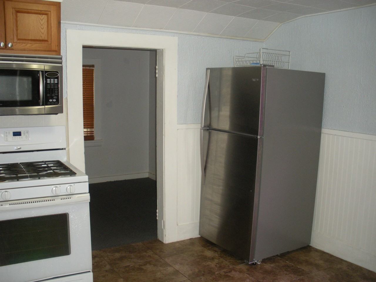 2106 Perrine St - Photo 2 of 12