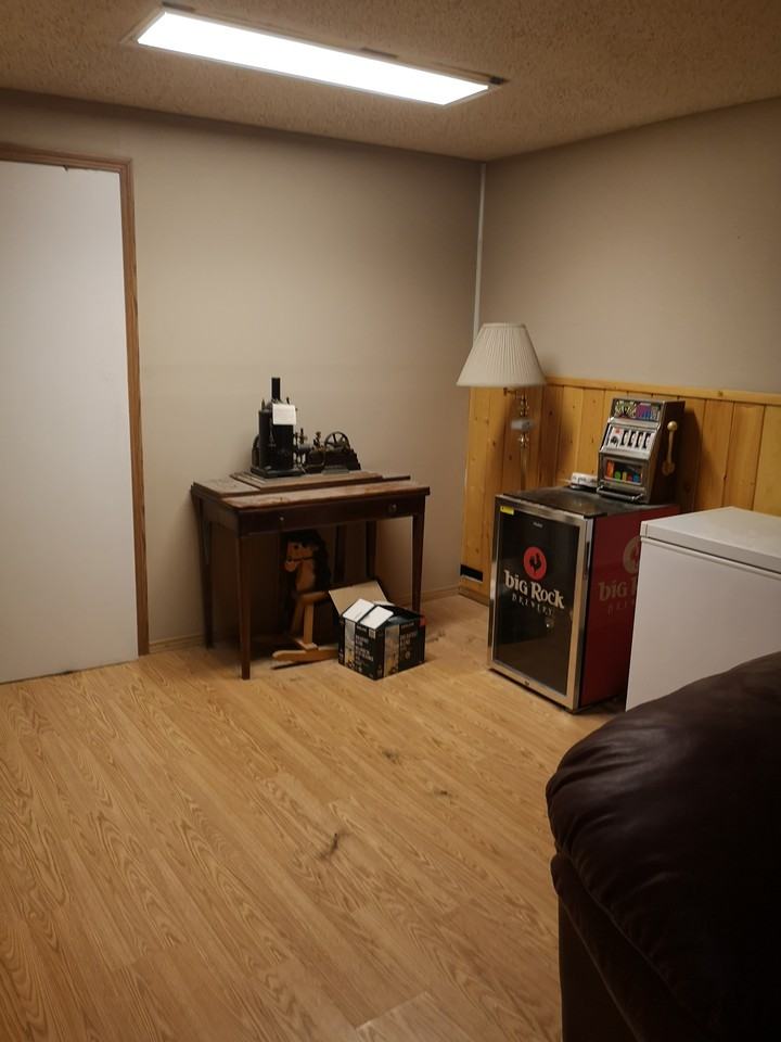 896 Abbotsford Dr Ne - Photo 2 of 4