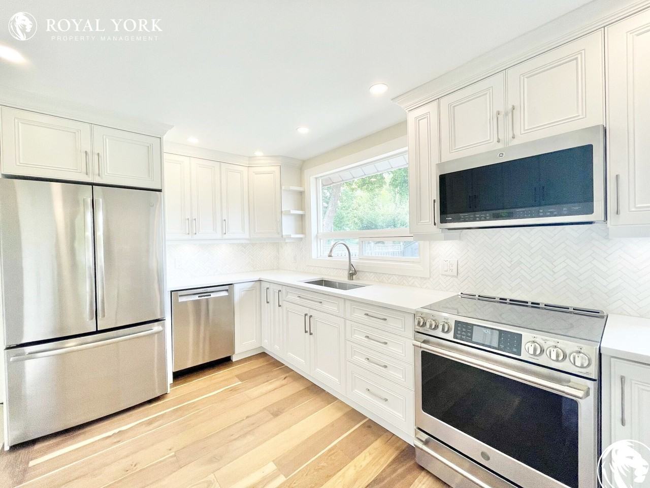 36 Elizabeth St S - Photo 2 of 50