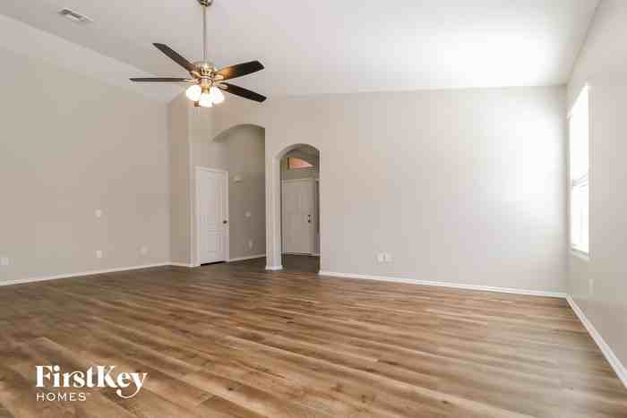 13634 W Lisbon Ln - Photo 3 of 15