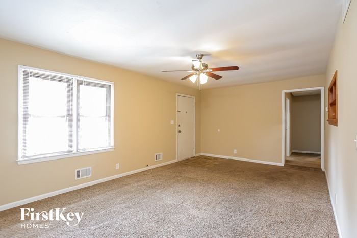 624 Ne 87th St - Photo 3 of 15