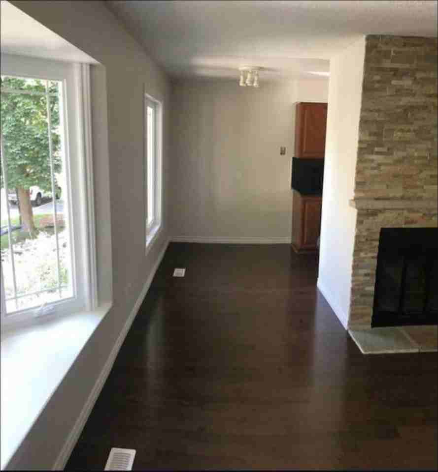 58 Gillespie Cres - Photo 2 of 10