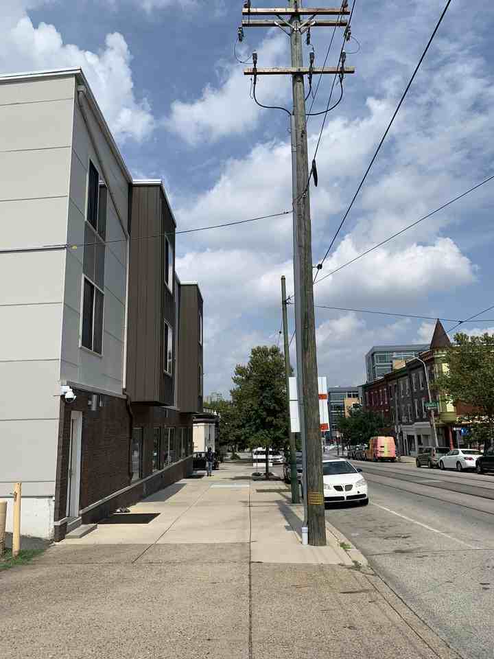 4619 Woodland- Unit 206 - Photo 5 of 10